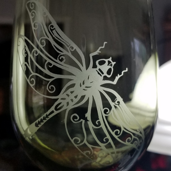 Etched Dragonfly Long Stem Wine Glass - Picture 2 of 2